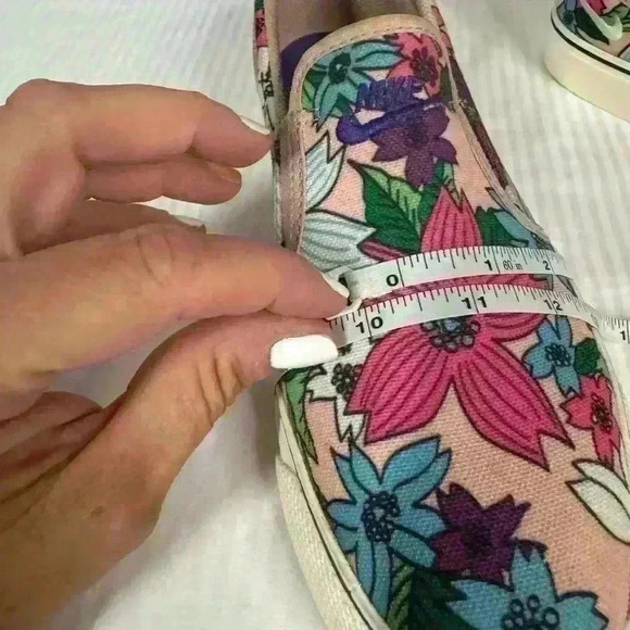Nike Toki Aloha Pink Floral Slip-On Sneaker 7 Boardwalk Chic Coastal Sporty Vaca - Picture 7 of 16